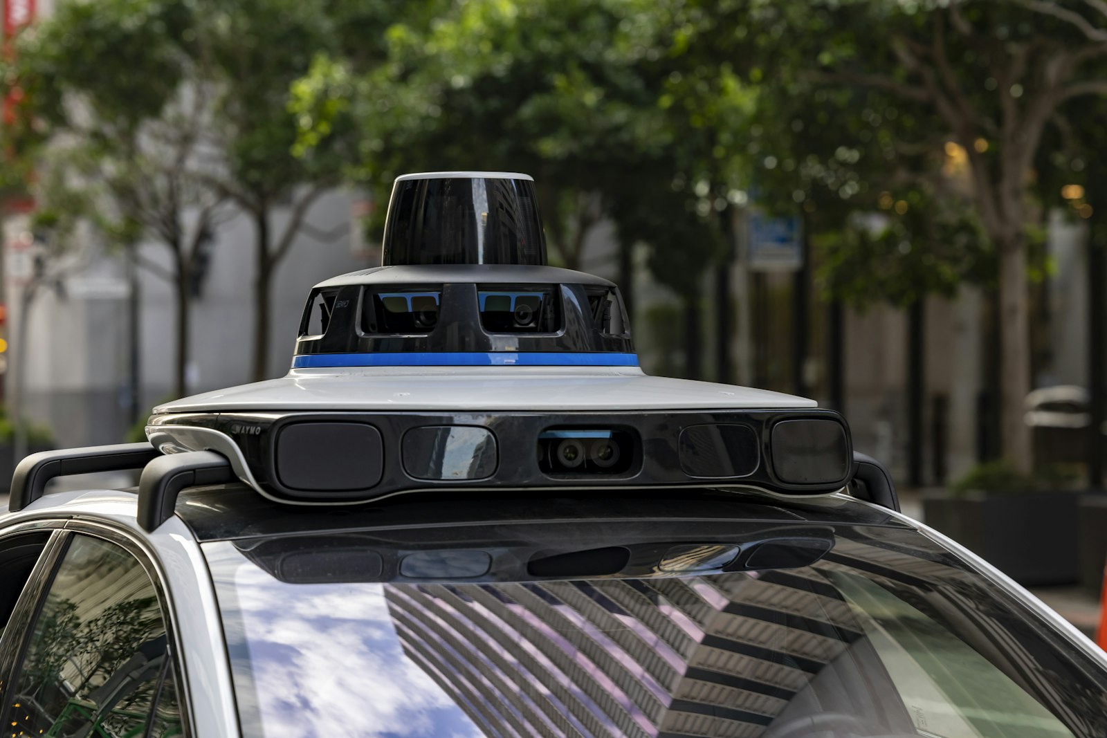 Autonomous vehicle equipped with sensors on a city street